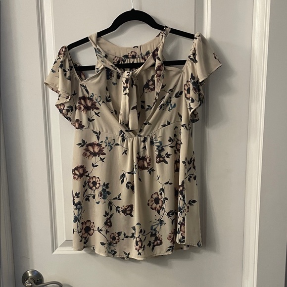 Floral Ruffle Cold Shoulder Top - Picture 3 of 3